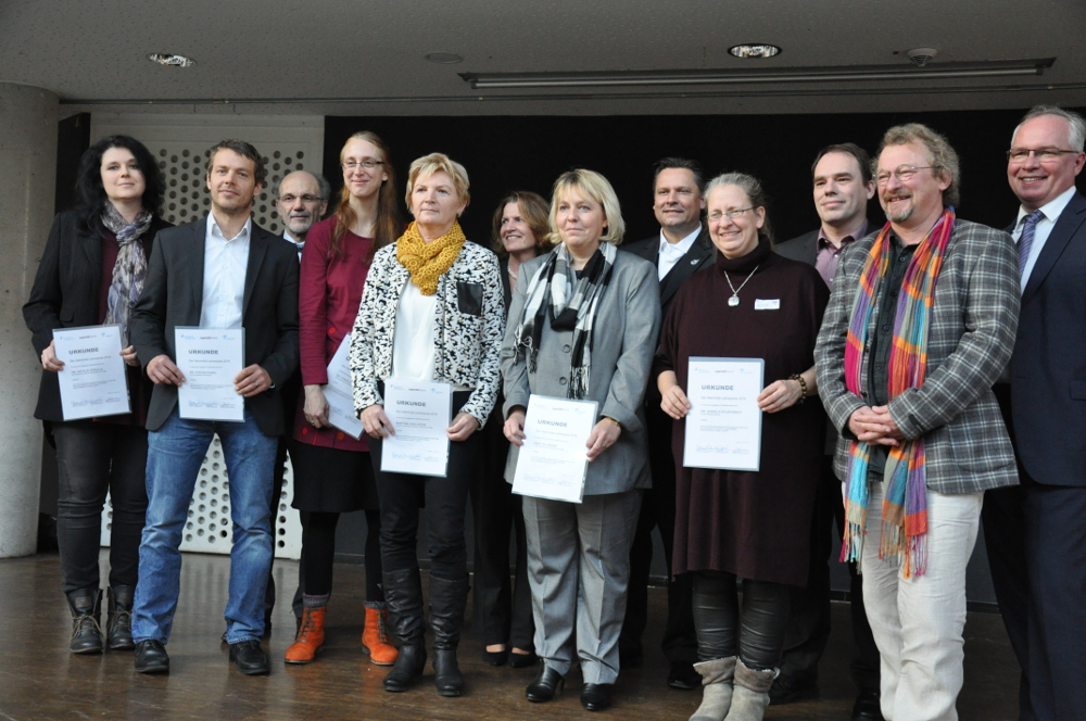 vordere Reihe v.l.: Dr. Natalie Zerulla, Dr. Stefan Purkl, Dr. Tanja Dörfner, Martina Hollstein, Anke Schnibbe, Dr. Daniela Efler-Mikat, Gerd Mehler hintere Reihe v. l.:  Robert Stephani, Martina Carnott, Oliver Schultz, Stefan Klocke, Dr. Sven Baszio